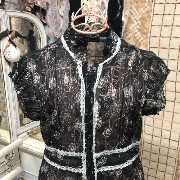 NWOT Venus see-through lacy top - Picture 3 of 9